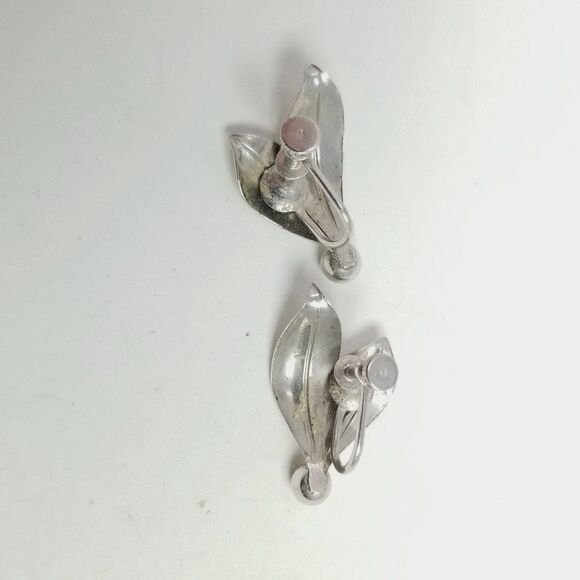 Vintage Little Leaves Clip On Earrings, Siver Tone, Leaf, Minimal Estate - Picture 4 of 6